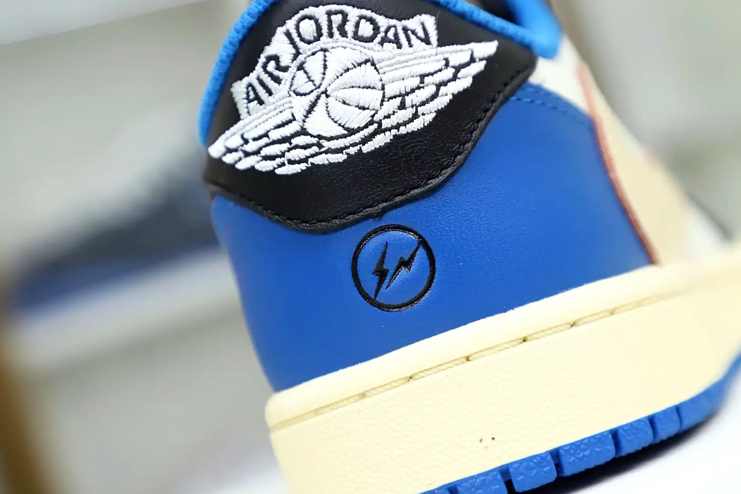 SCOTT 1 FRAGMENT DESIGN JORDAN X Kimikick AIR LOW X TRAVIS 0801